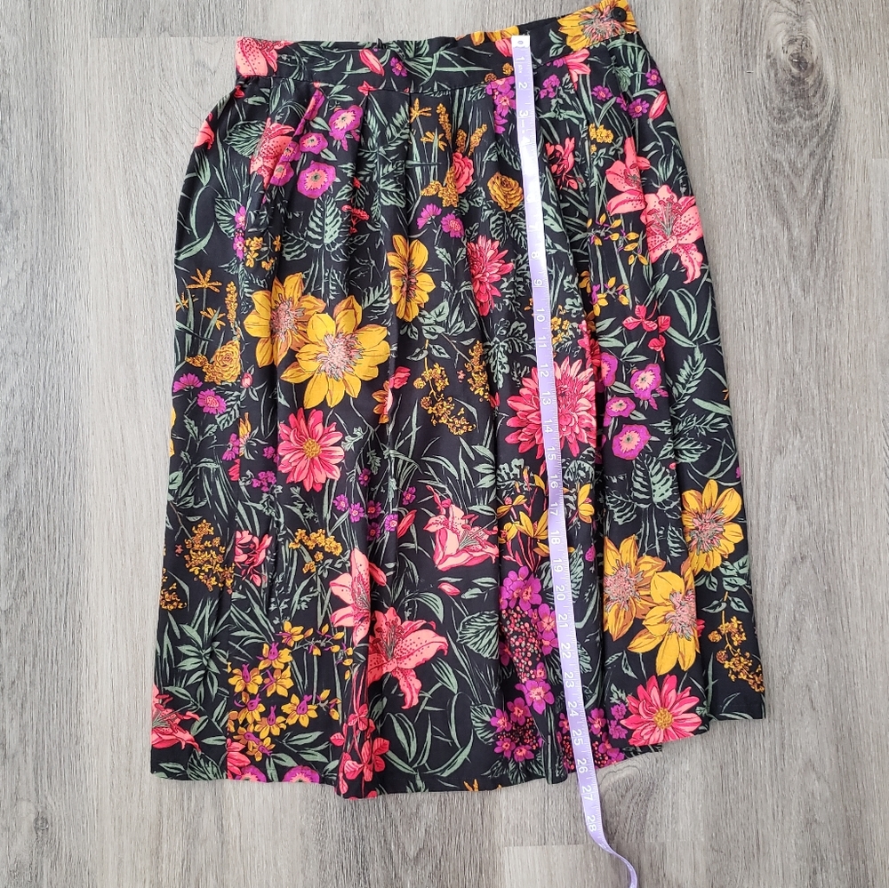 Vintage Midi Dark Floral Skirt with Pockets - Picture 3 of 5
